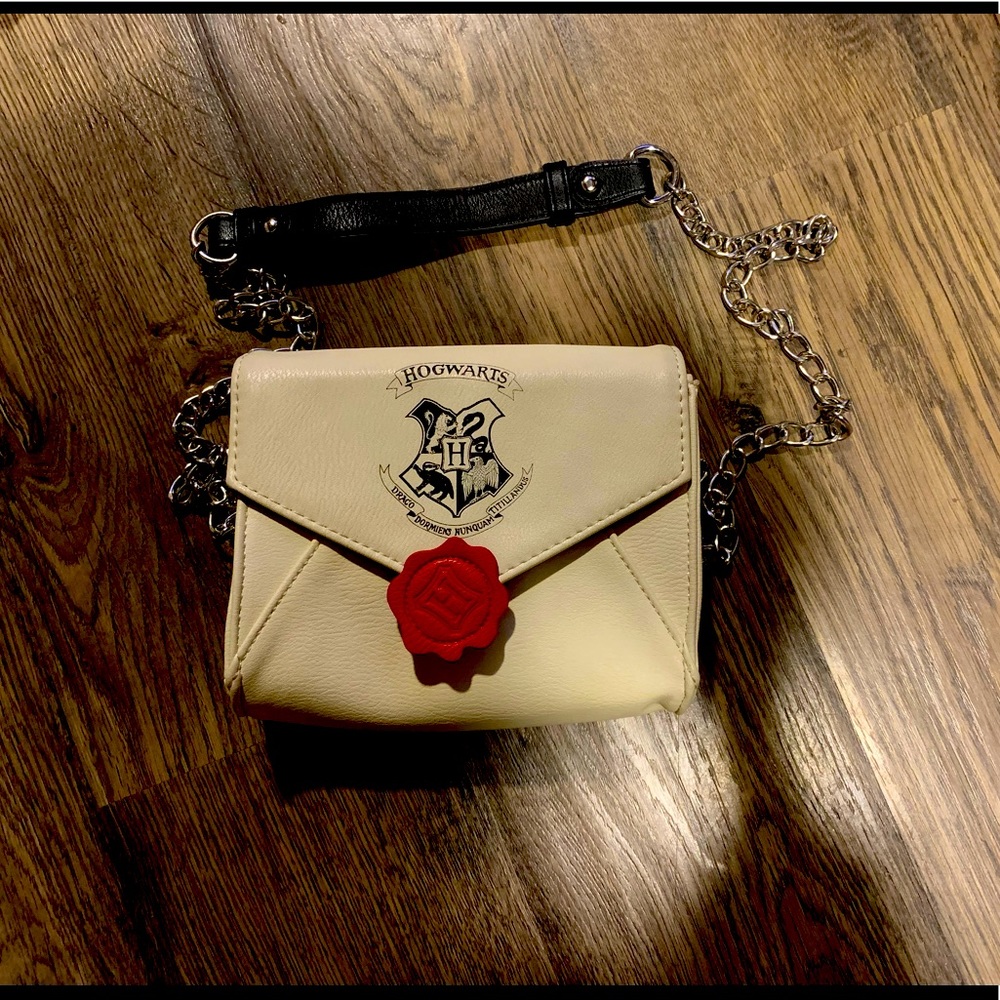 COPY - Harry Potter BIOWORLD purse!